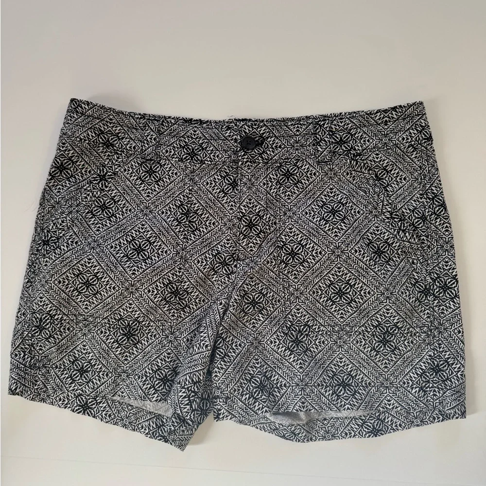 Banana Republic High Waist Black and White Shorts - Picture 2 of 8